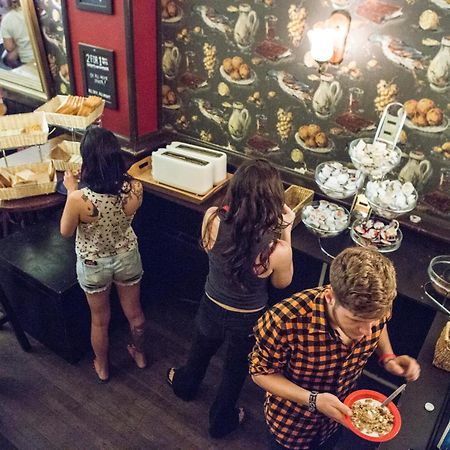 The Flying Pig Downtown Hostel Амстердам Екстериор снимка