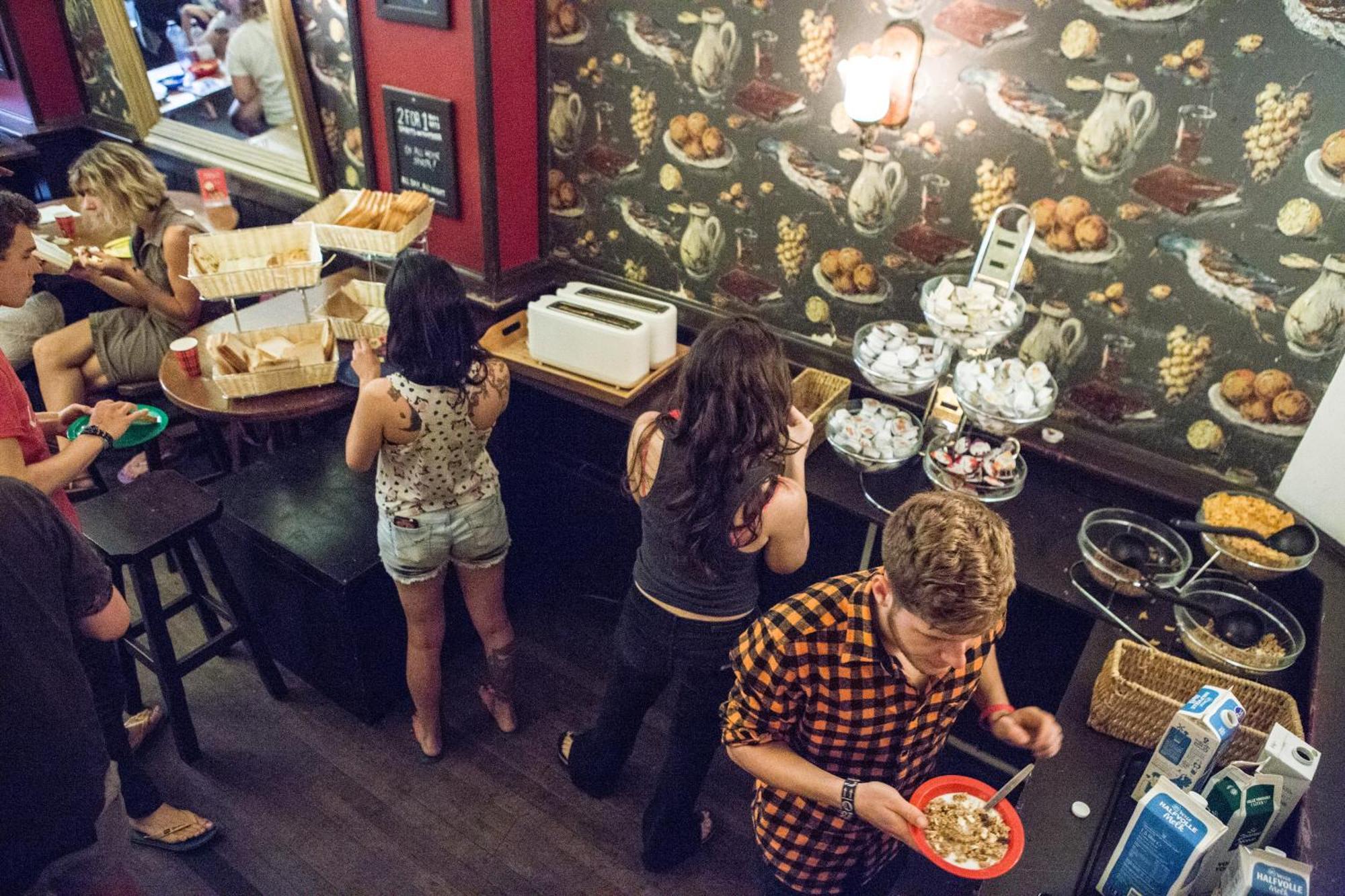 The Flying Pig Downtown Hostel Амстердам Екстериор снимка