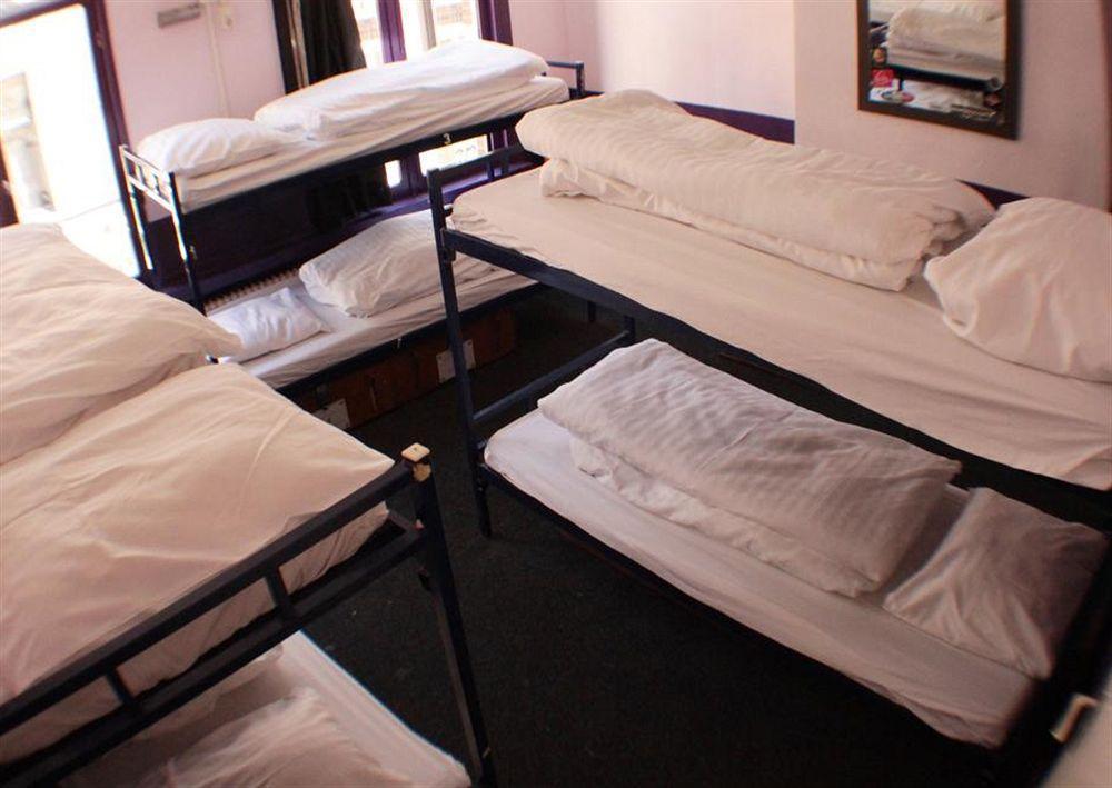 The Flying Pig Downtown Hostel Амстердам Екстериор снимка