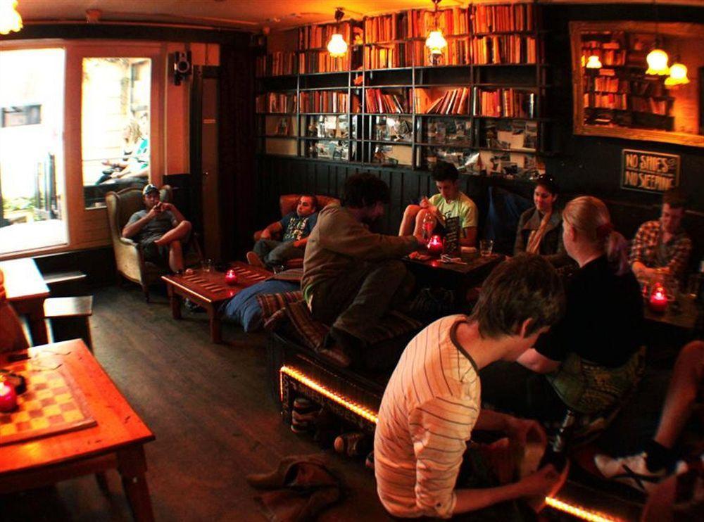 The Flying Pig Downtown Hostel Амстердам Екстериор снимка