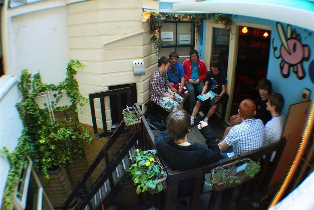 The Flying Pig Downtown Hostel Амстердам Екстериор снимка