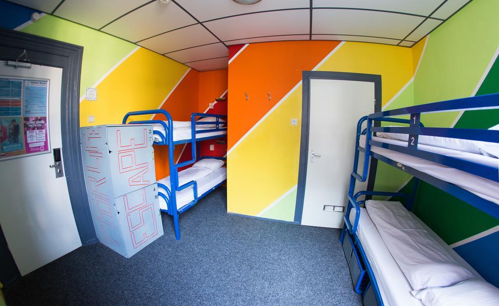 The Flying Pig Downtown Hostel Амстердам Екстериор снимка
