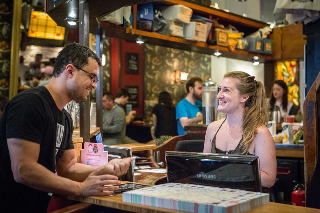 The Flying Pig Downtown Hostel Амстердам Екстериор снимка