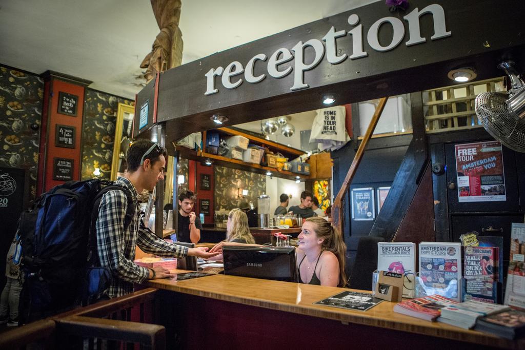 The Flying Pig Downtown Hostel Амстердам Екстериор снимка