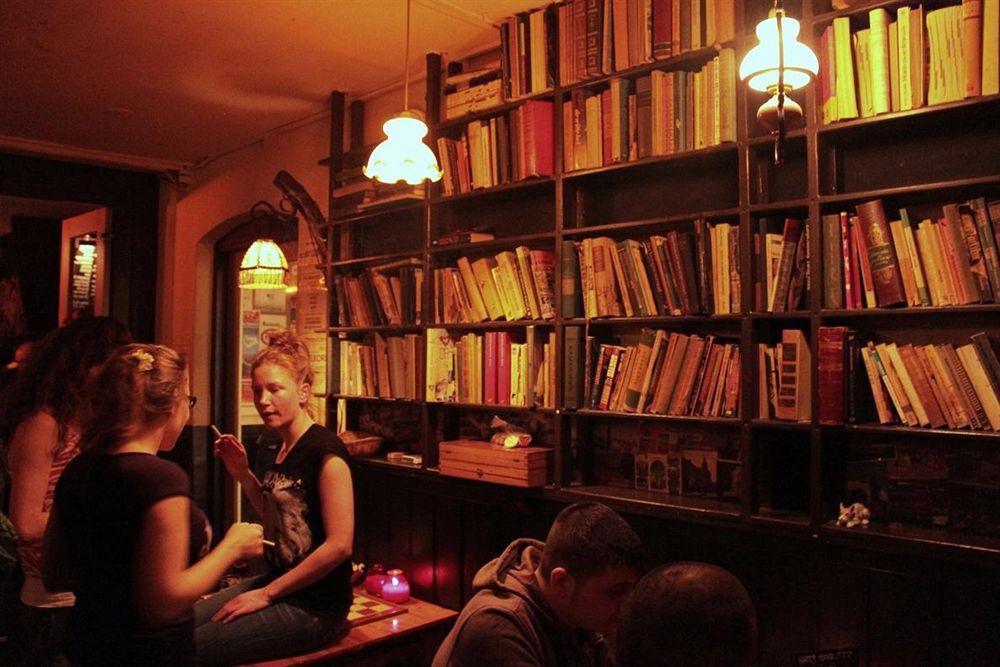 The Flying Pig Downtown Hostel Амстердам Екстериор снимка