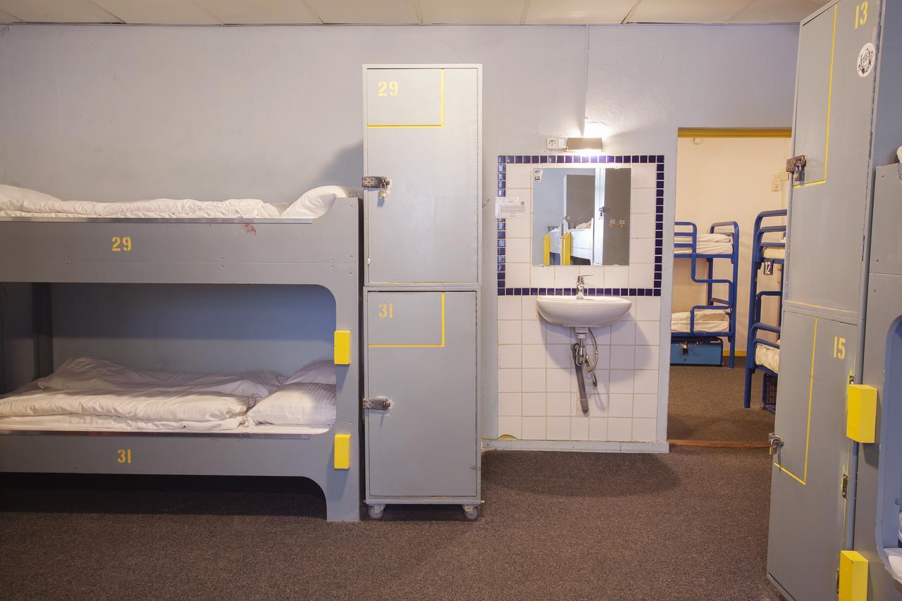 The Flying Pig Downtown Hostel Амстердам Екстериор снимка