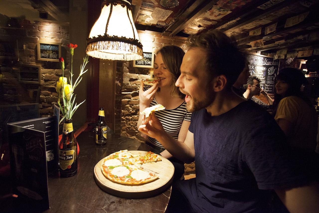 The Flying Pig Downtown Hostel Амстердам Екстериор снимка