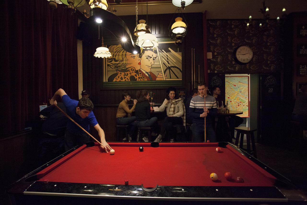 The Flying Pig Downtown Hostel Амстердам Екстериор снимка