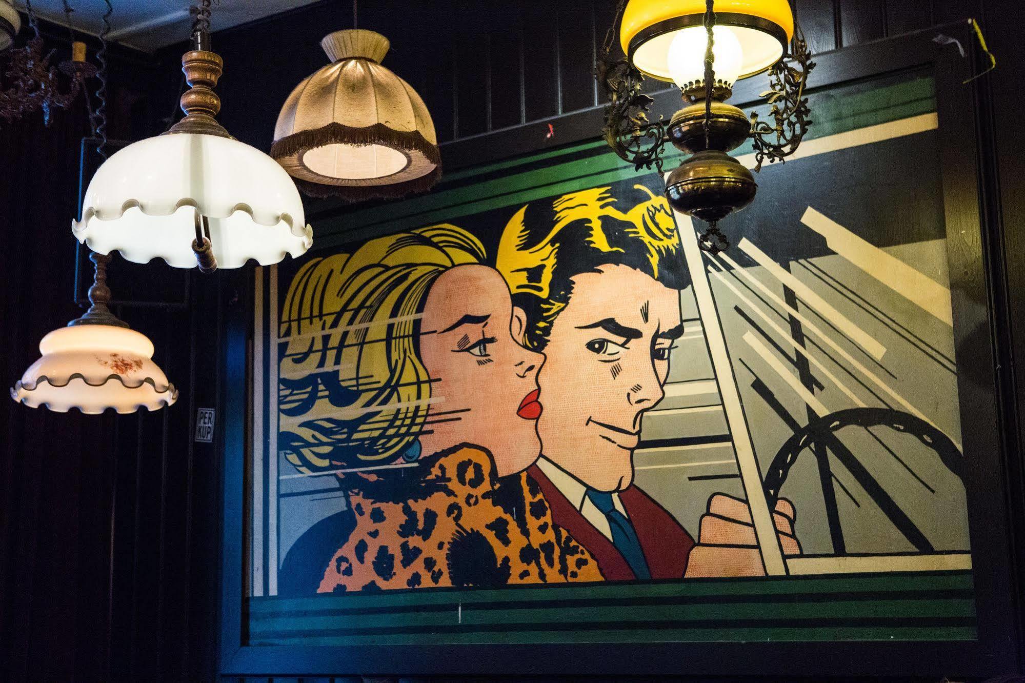 The Flying Pig Downtown Hostel Амстердам Екстериор снимка
