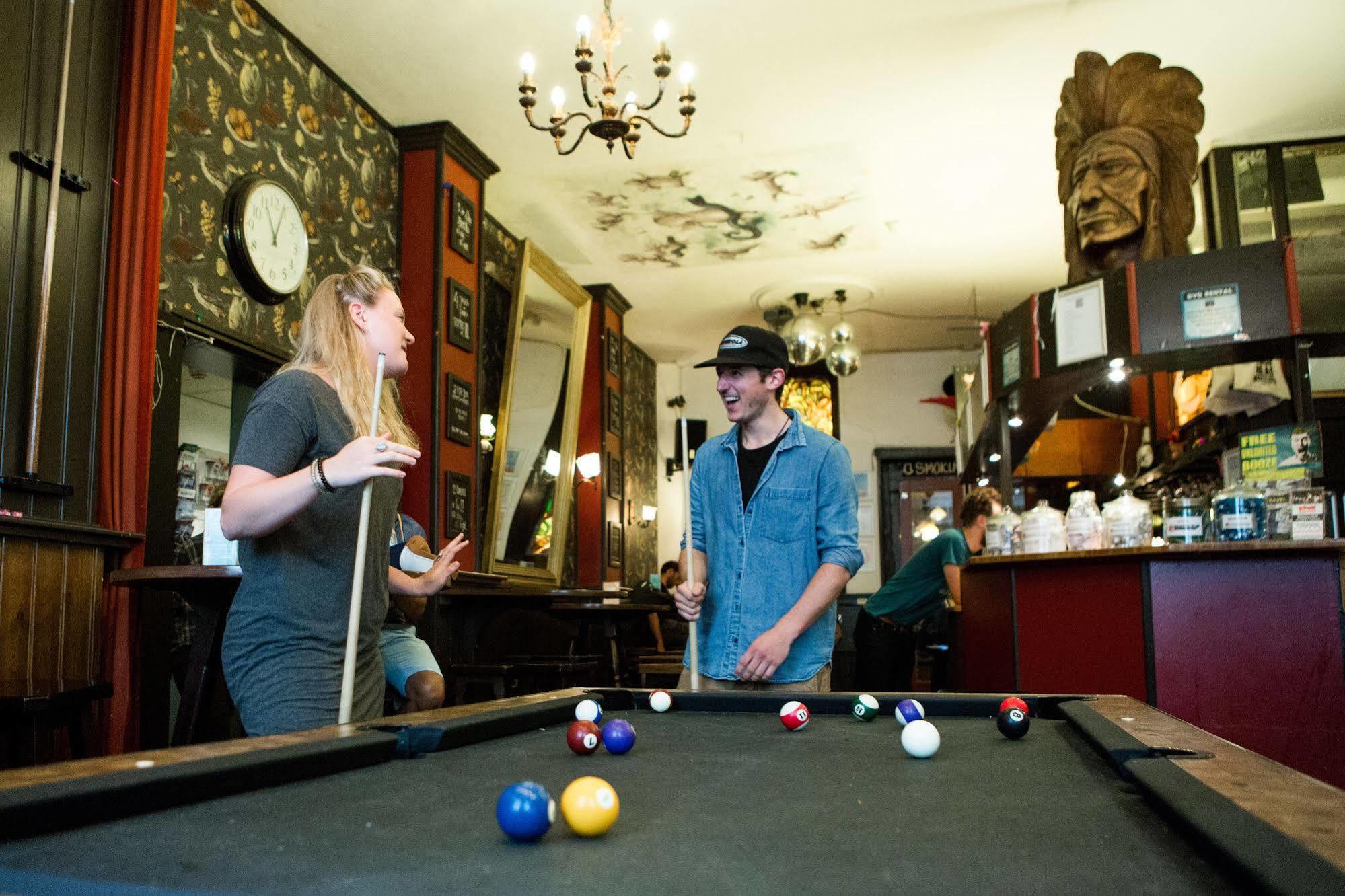 The Flying Pig Downtown Hostel Амстердам Екстериор снимка
