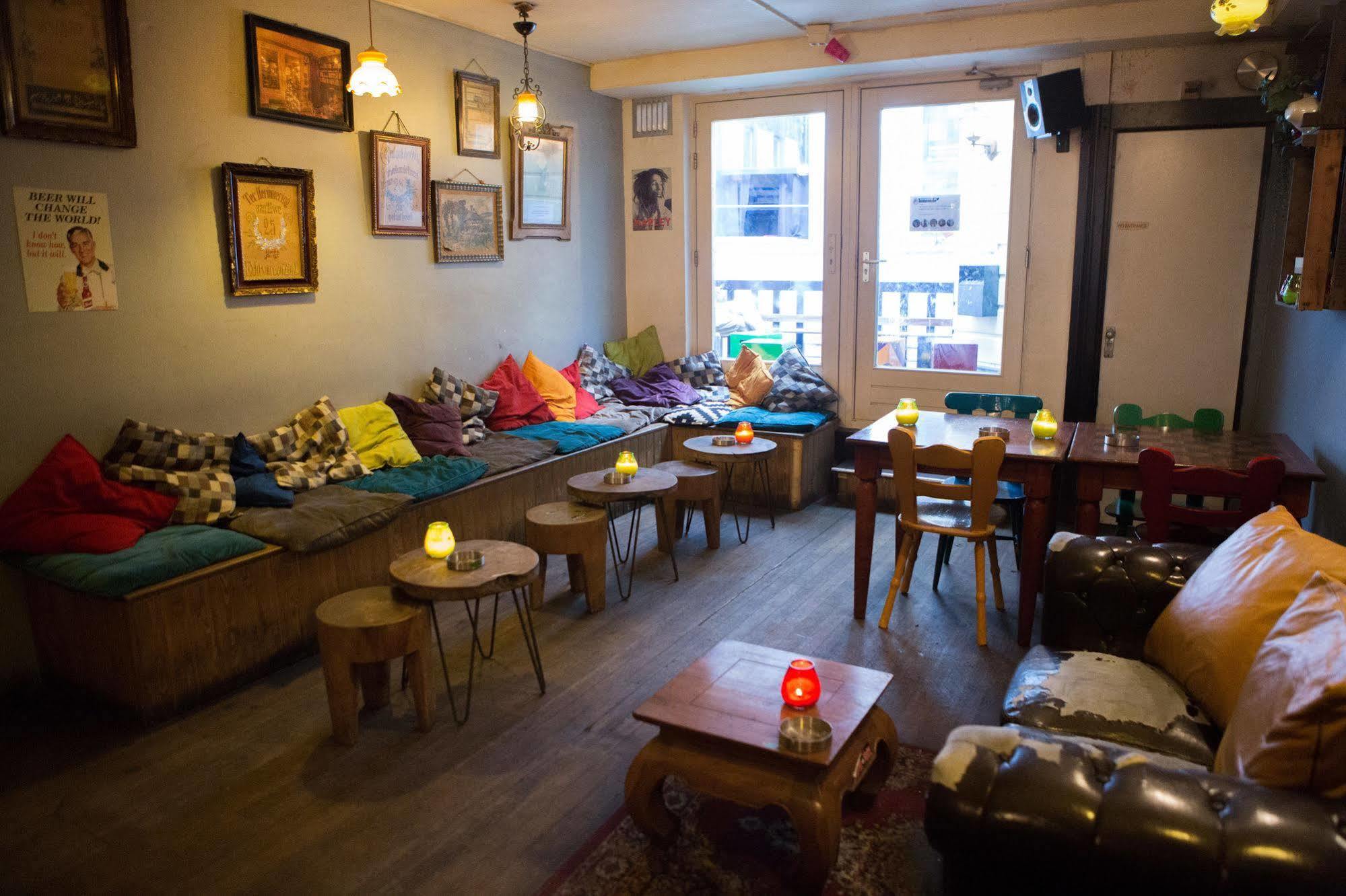 The Flying Pig Downtown Hostel Амстердам Екстериор снимка